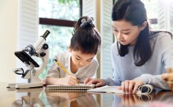 家长辅导孩子写作业时，是耐心引导还是情绪失控？图片背后藏着怎样的教育焦虑？