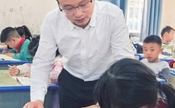 辅导员如何平衡行政事务与教学任务，上课时如何将思政教育自然融入专业课堂？