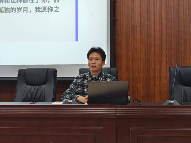 高校辅导员博文传递了什么育人理念？-图1