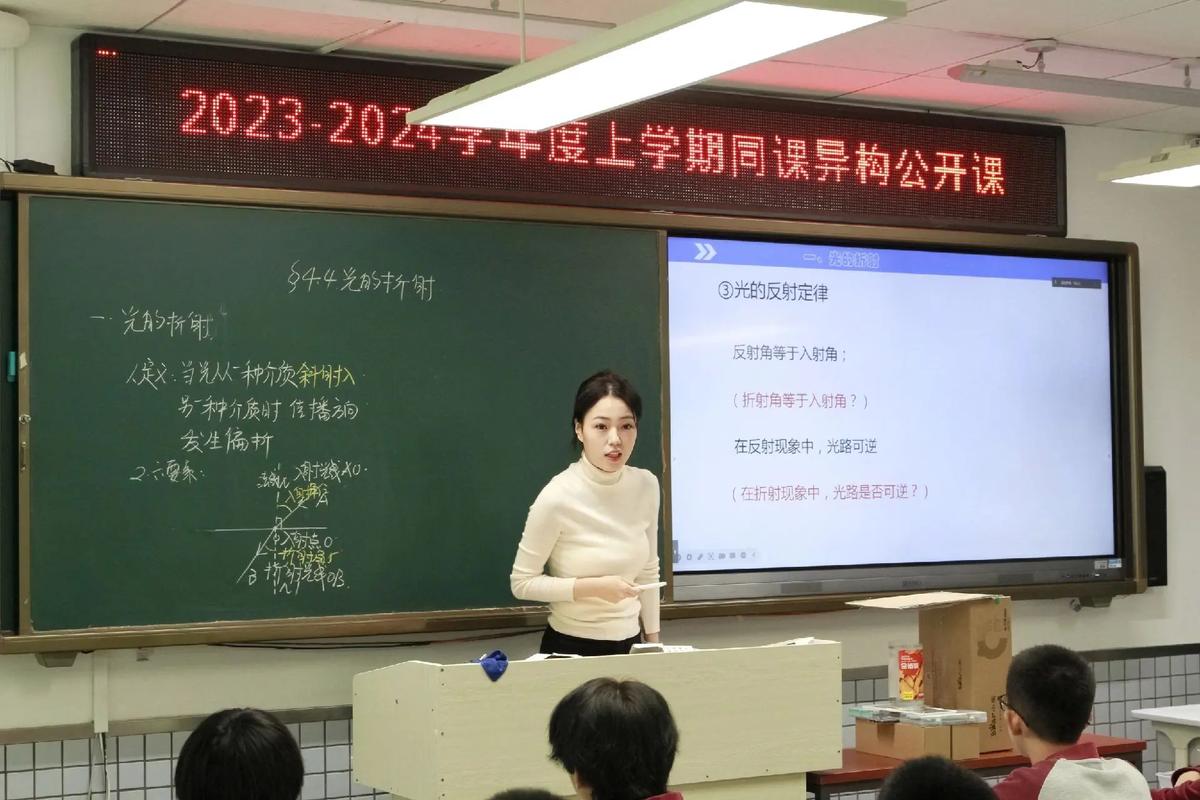 初二物理辅导老师怎么选?-图2 初二物理辅导老师怎么选?-图2