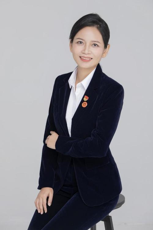 辅导员面试穿什么最合适?-图3 辅导员面试穿什么最合适?-图3