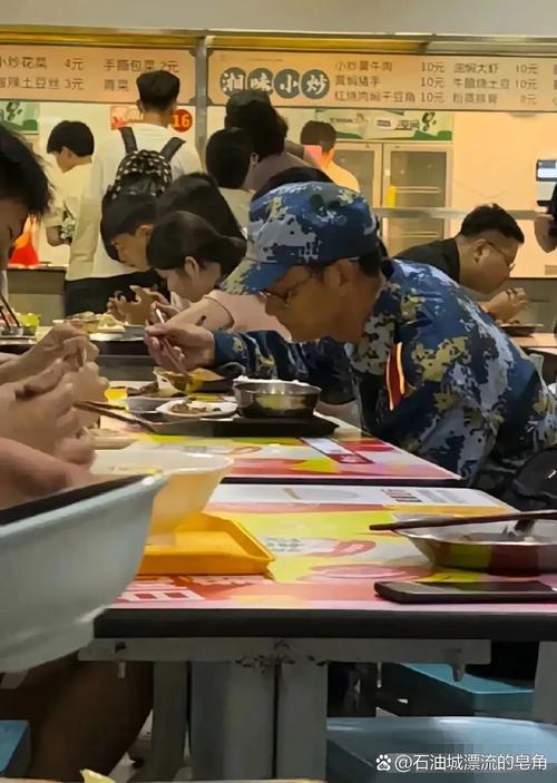 和辅导员吃饭，是谈工作还是另有深意？-图3