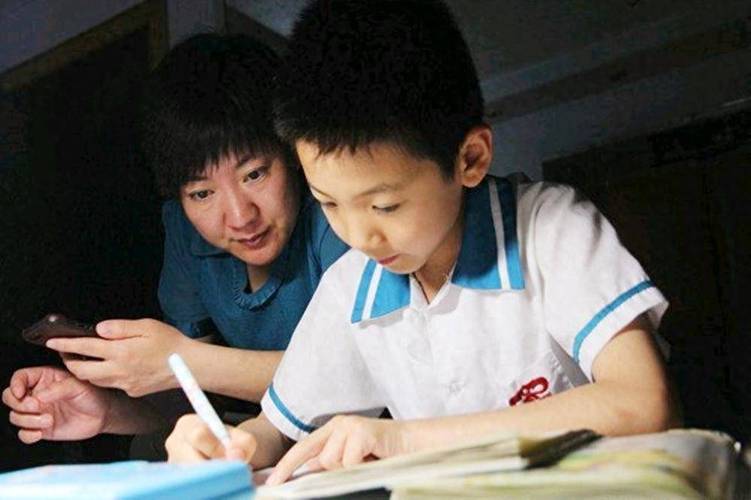 父母辅导作业,为何总成家庭战场?-图2 父母辅导作业,为何总成家庭战场?-图2