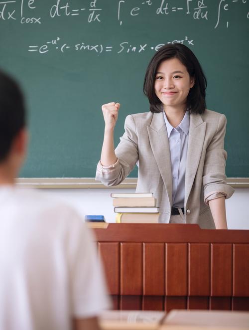 辅导教师图片有何教育意义?-图1 辅导教师图片有何教育意义?-图1