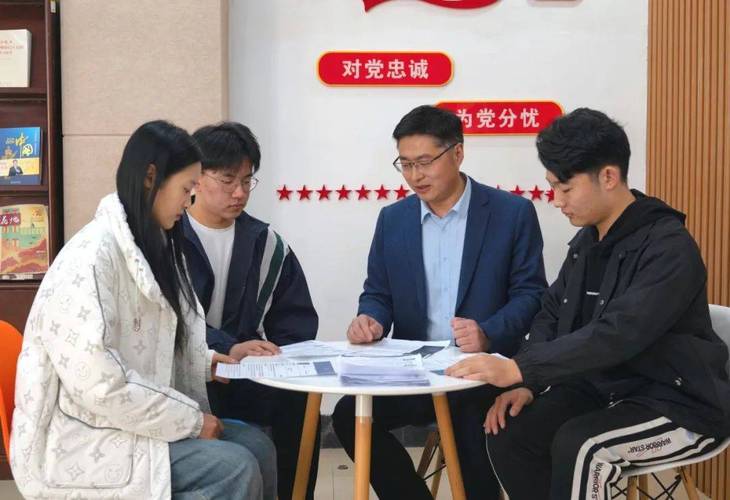 大学辅导员考公务员，有何优势与挑战？-图1