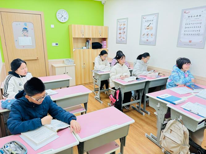 中学英语辅导班真能提升成绩吗？-图1
