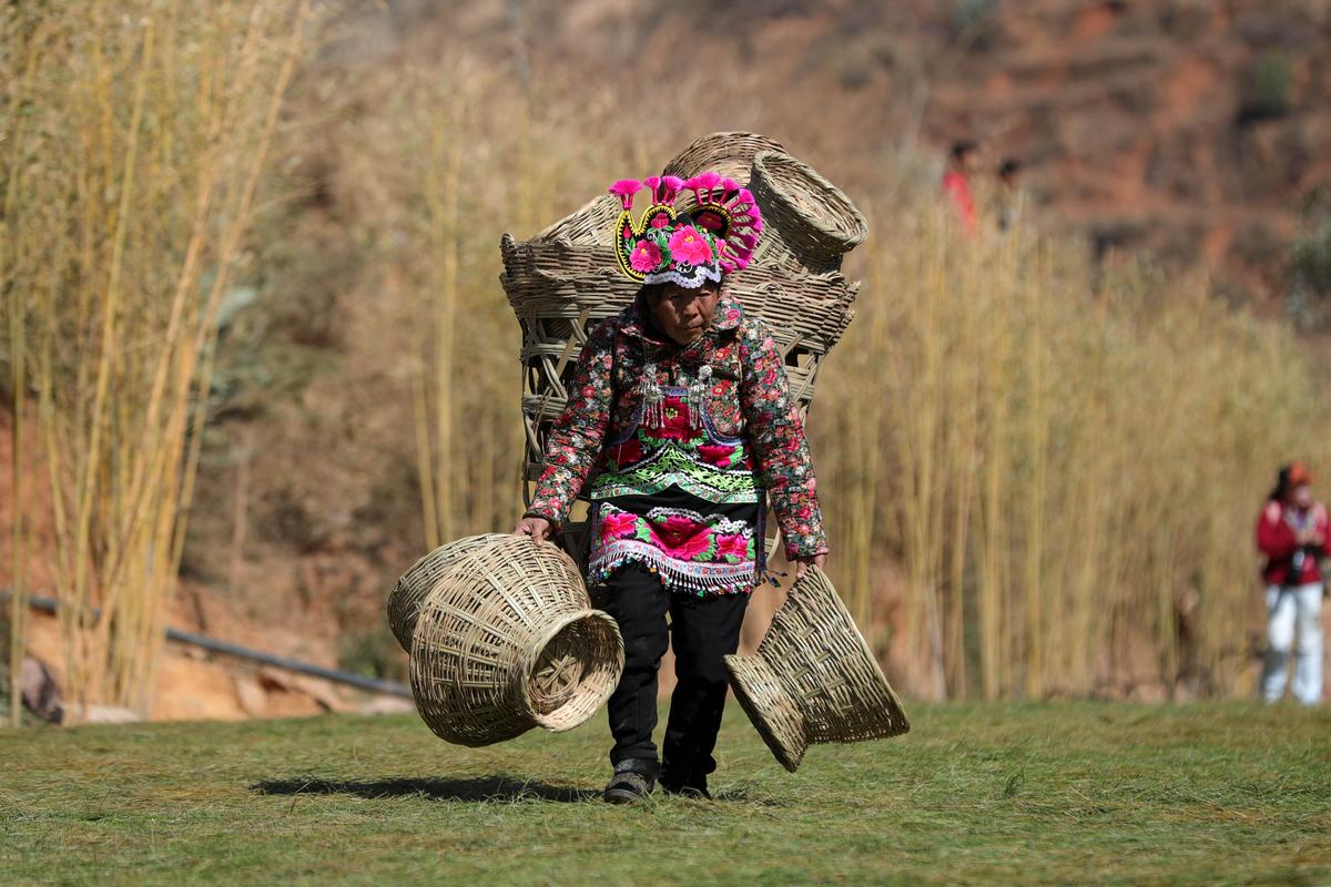 奶奶背筐买手机，为何引发时代思考？-图3