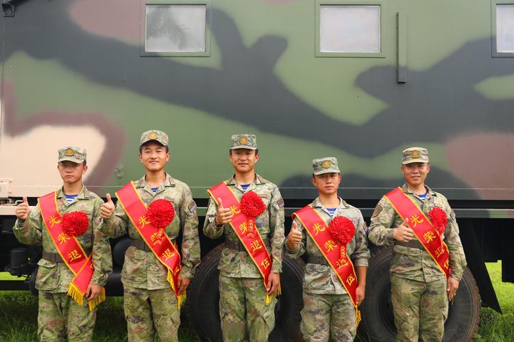 从迷彩到校园，退伍辅导员如何用军人底色点亮学生成长之路？-图3