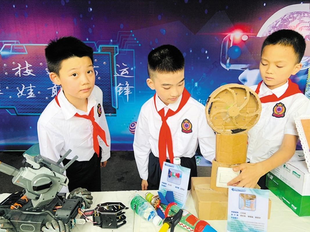 科技辅导员创新项目如何突破传统教育模式，有效激发学生创新思维与实践能力？-图3