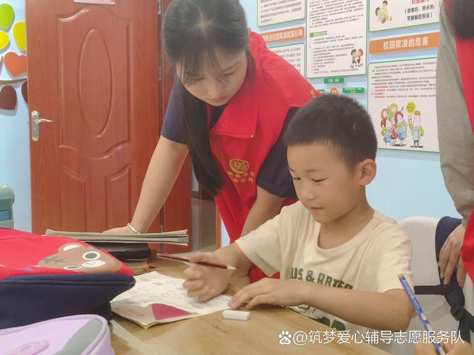 辅导员如何在新生开学第一课中构建信任桥梁，为四年大学生涯奠定成长基石？-图3