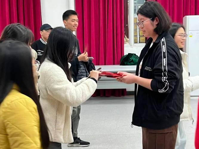 给辅导员发红包合适吗？-图3