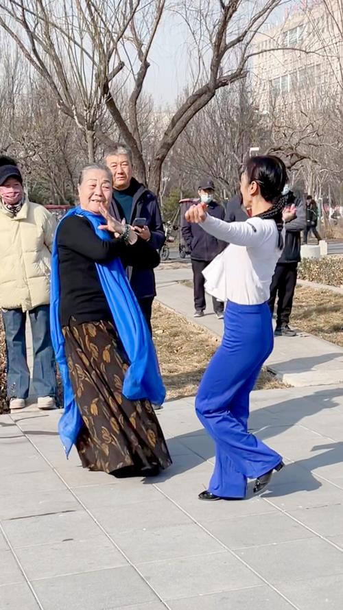 广场舞大妈议论文-图2 广场舞大妈议论文-图2