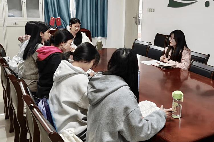 辅导员与讲师,职责如何区分?-图1 辅导员与讲师,职责如何区分?-图1