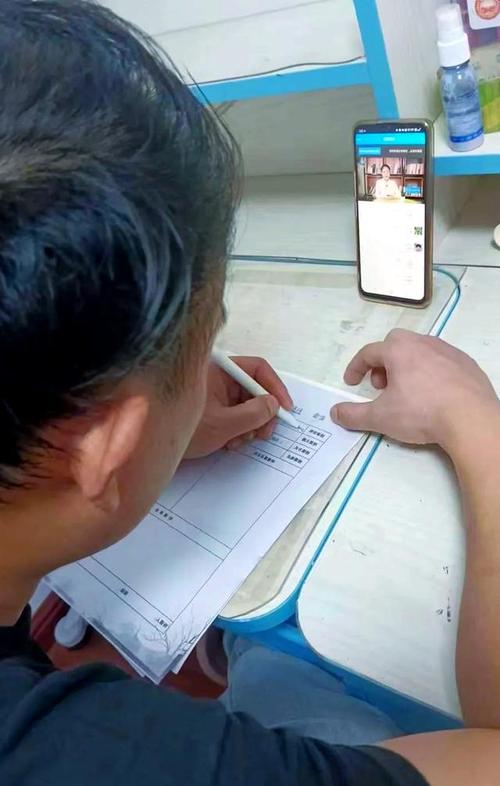 辅导员如何应对学生网瘾问题？-图1