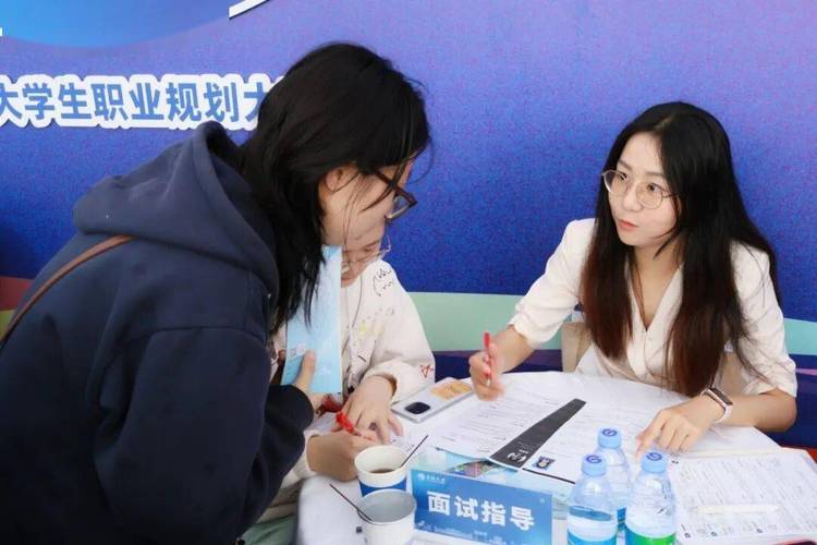 中南财大辅导员面试，考官看重什么能力？-图1