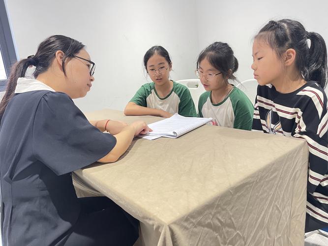 辅导员,学生成长路上的引路人?-图1 辅导员,学生成长路上的引路人?-图1